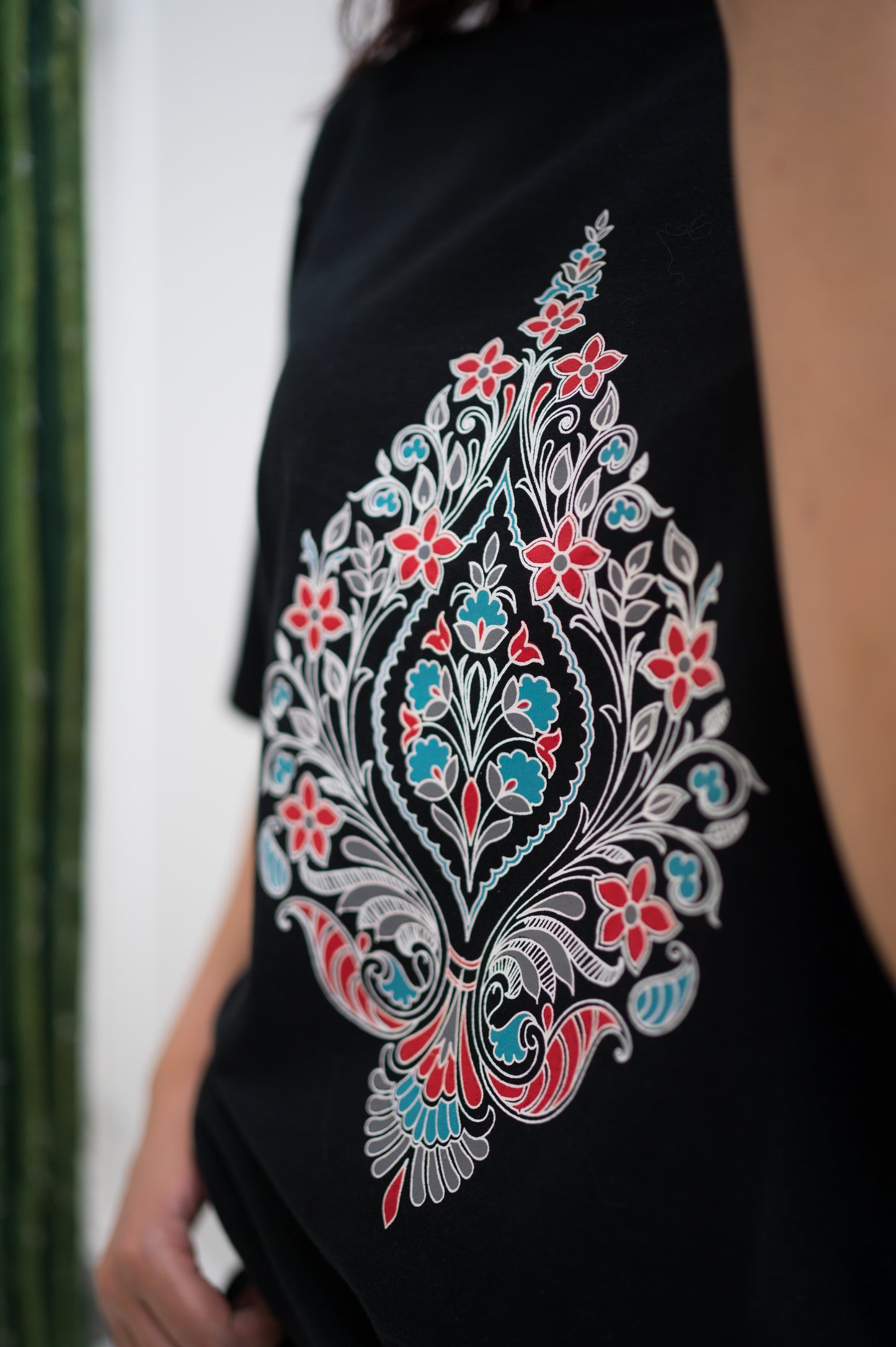 NADIYA - Black Short Sleeved T-Shirt